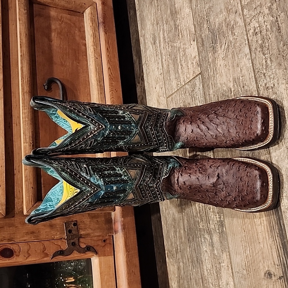 Corral Boots with Ostrich Print & Studding size 7.5M